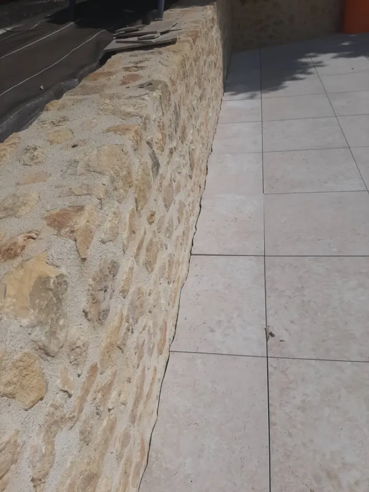 Chantier terrasse et tour de piscine sur plot (1)