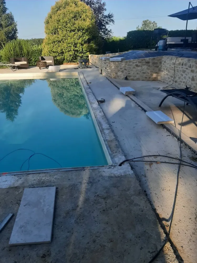 Chantier terrasse et tour de piscine sur plot (2)